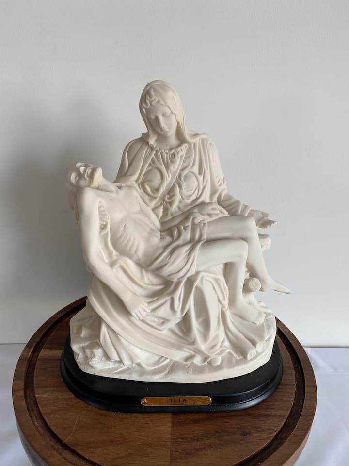 statue of the Pieta