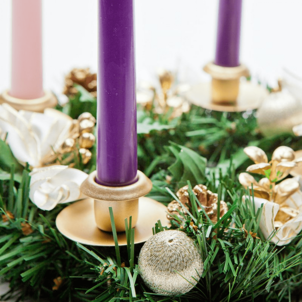 close up image of advent wreath with purple and pink candles