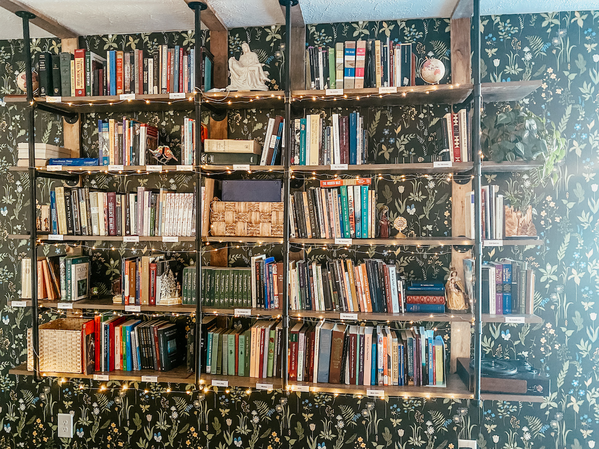 book shelf view with wallpaper.